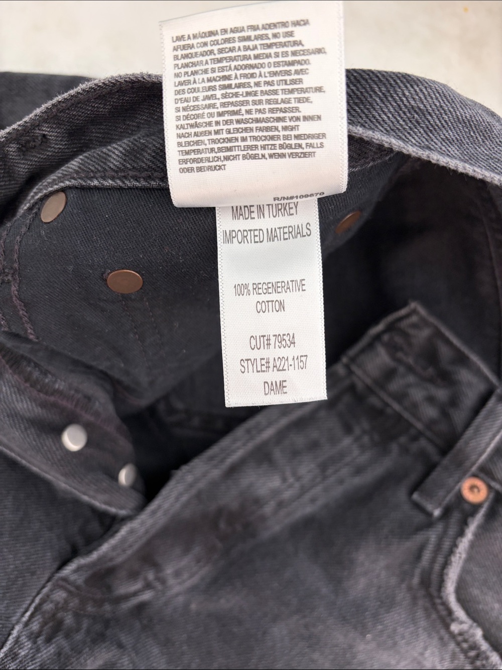 Agolde Dame Black Washed High-Rise Jean Shorts with button fly - Picture 3 of 4
